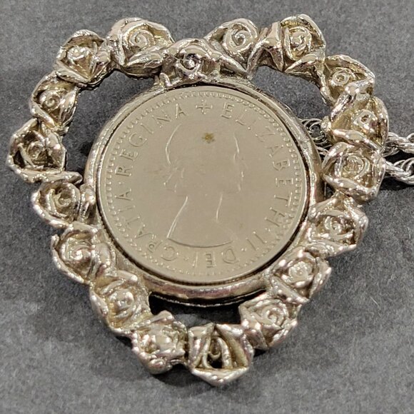 Queen Elizbeth II Sixpence Coin Heart Necklace Silvertone Vintage Monarchy 29" - Picture 4 of 6